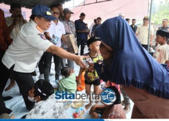 Tinjau Lokasi Terdampak Bencana, Kasatgas Tito Makan Bareng Pengungsi di Dusun Seulemak