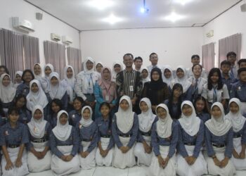 Tanamkan Mentalitas Wirausaha Sejak Dini, Lumora Student Company Gelar “Lumora Goes To School” di SMPN 12 Semarang