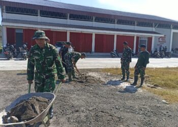 Danramil 02/Pabelan Pimpin Kerja Bakti Bersihkan Lingkungan Koperasi Merah Putih di Desa Giling