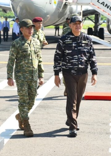 Pangdam IV/Diponegoro Dampingi Menhan dan Panglima TNI Tinjau Latihan Operasi Laut Gabungan 2026