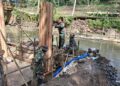 Gotong-Royong Di Jembatan ARMCO Semakin Perkuat Kemanunggalan TNI Dan Rakyat